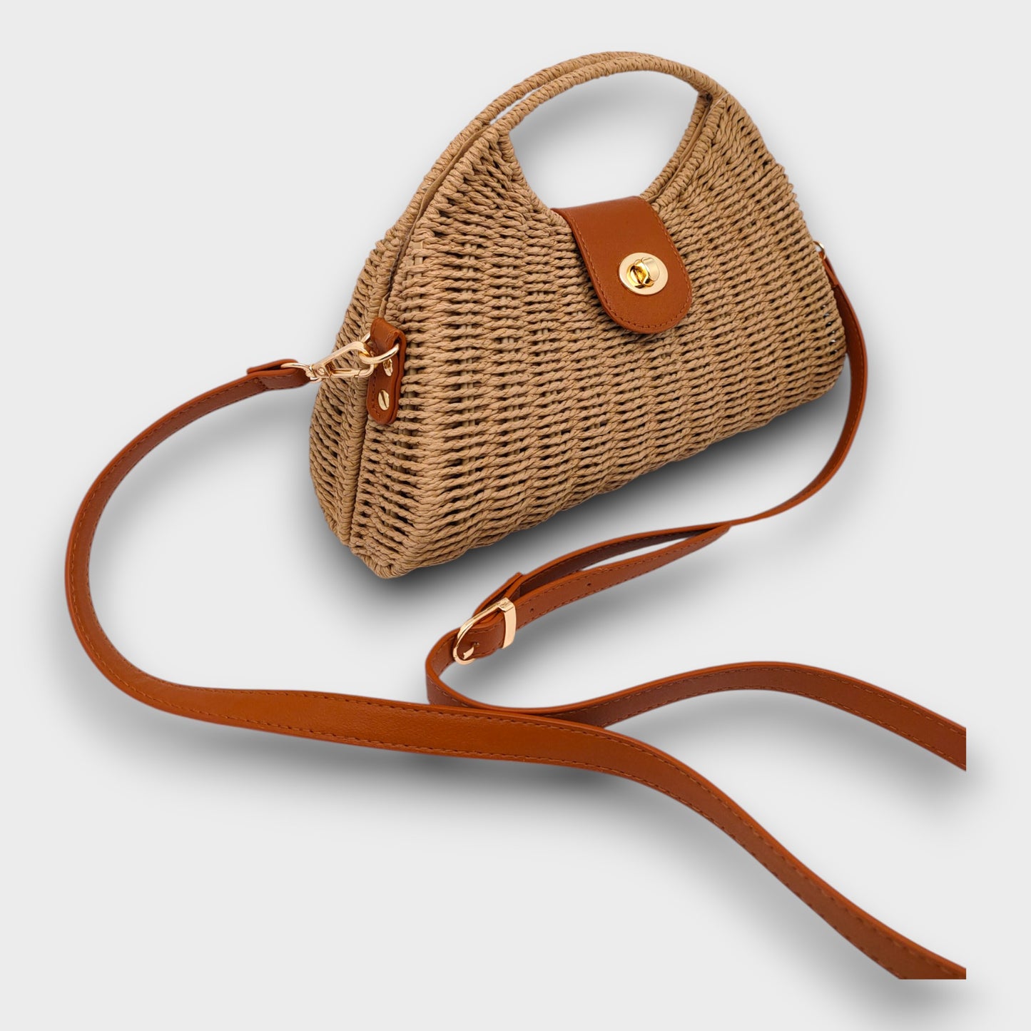 Borsa Trapezio Intrecciata – Stile Vintage con Tracolla Regolabile