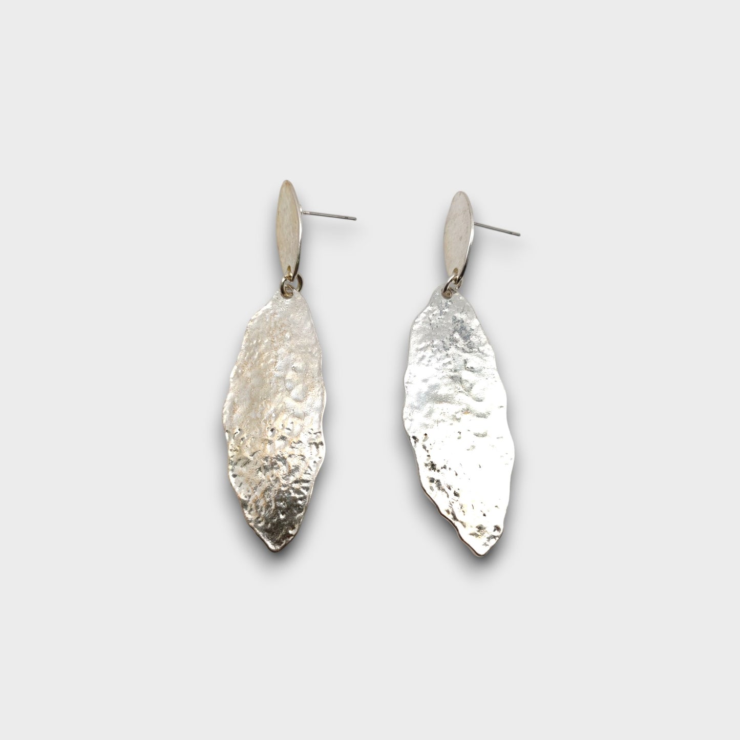 Orecchini Foglia Martellata – Oro & Argento