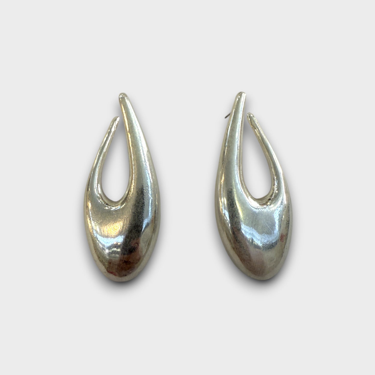 Orecchini Goccia Scultorea – Design Organico in Oro o Argento