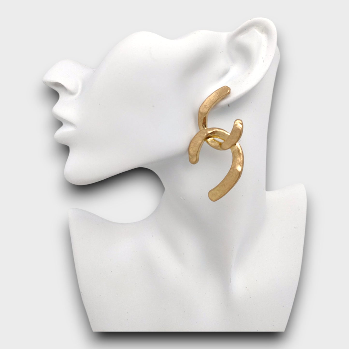 Orecchini Doppio Gancio – Eleganza Astratta