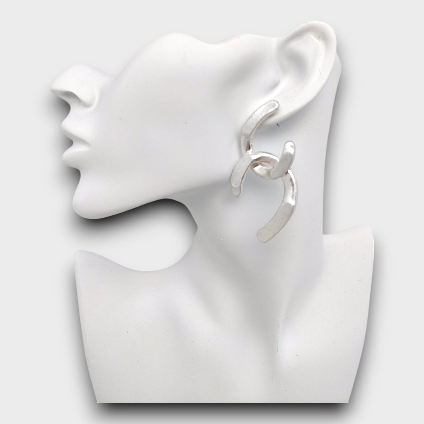 Orecchini Doppio Gancio – Eleganza Astratta