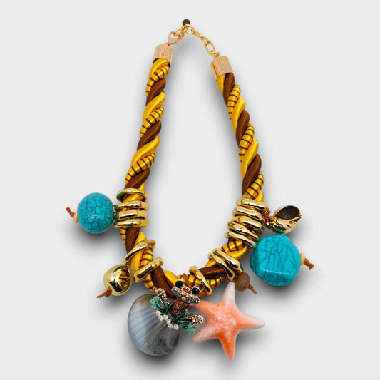 Collana "Tesoro Stravagante" – con pendenti tropicali e dettagli dorati
