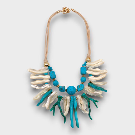Collane con Petali Scultorei e Corallo