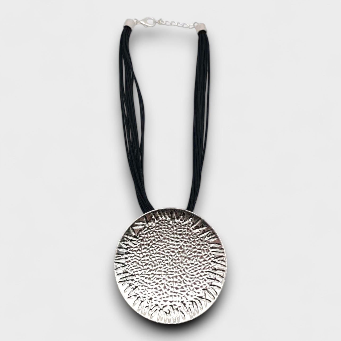 Collana Sole Martellato – Minimal Chic in Metallo Dorato/Argentato