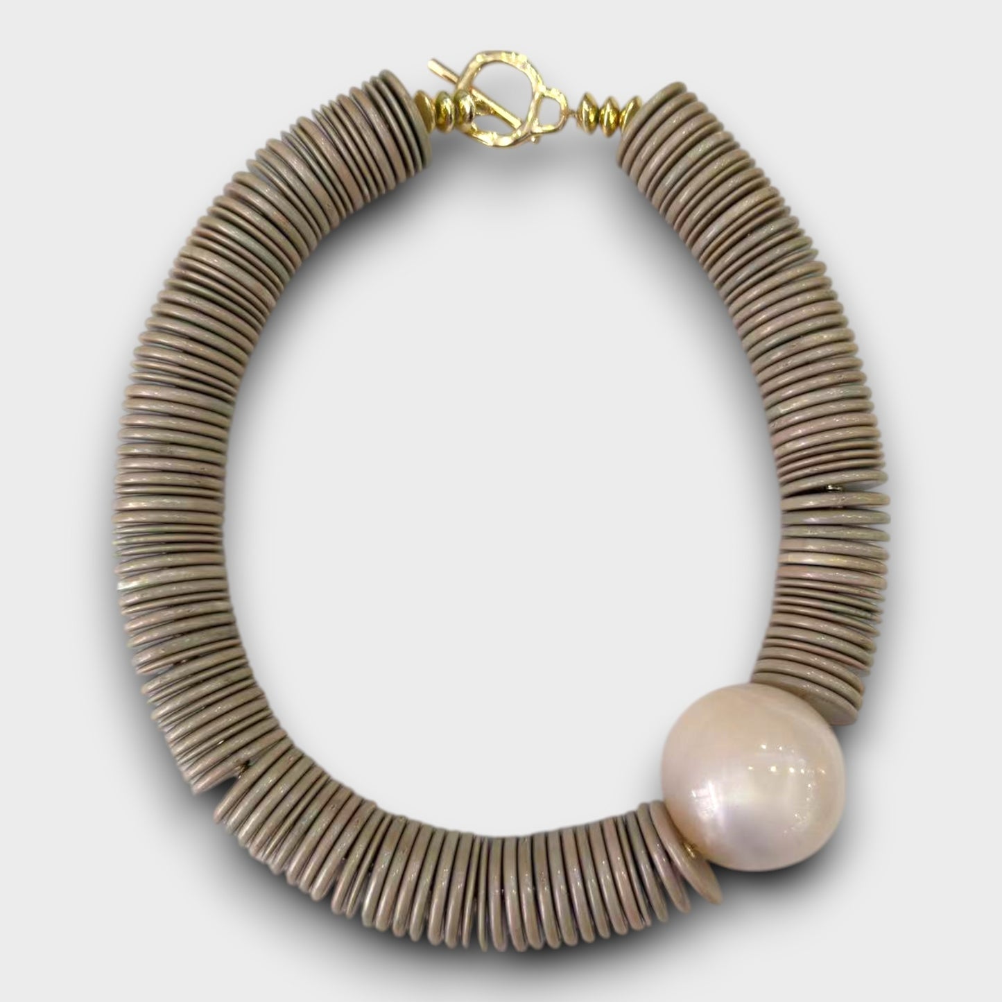 Collana Bold con Maxi Perla – Design Essenziale in Beige o Marrone