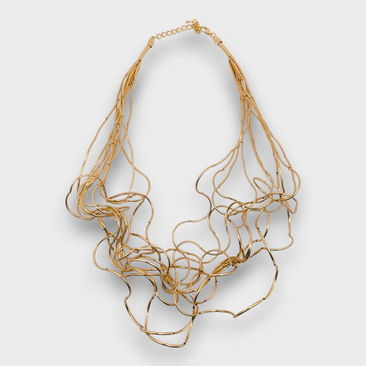 Collana "Onda Scultorea" – fili metallici intrecciati, finitura oro/argento
