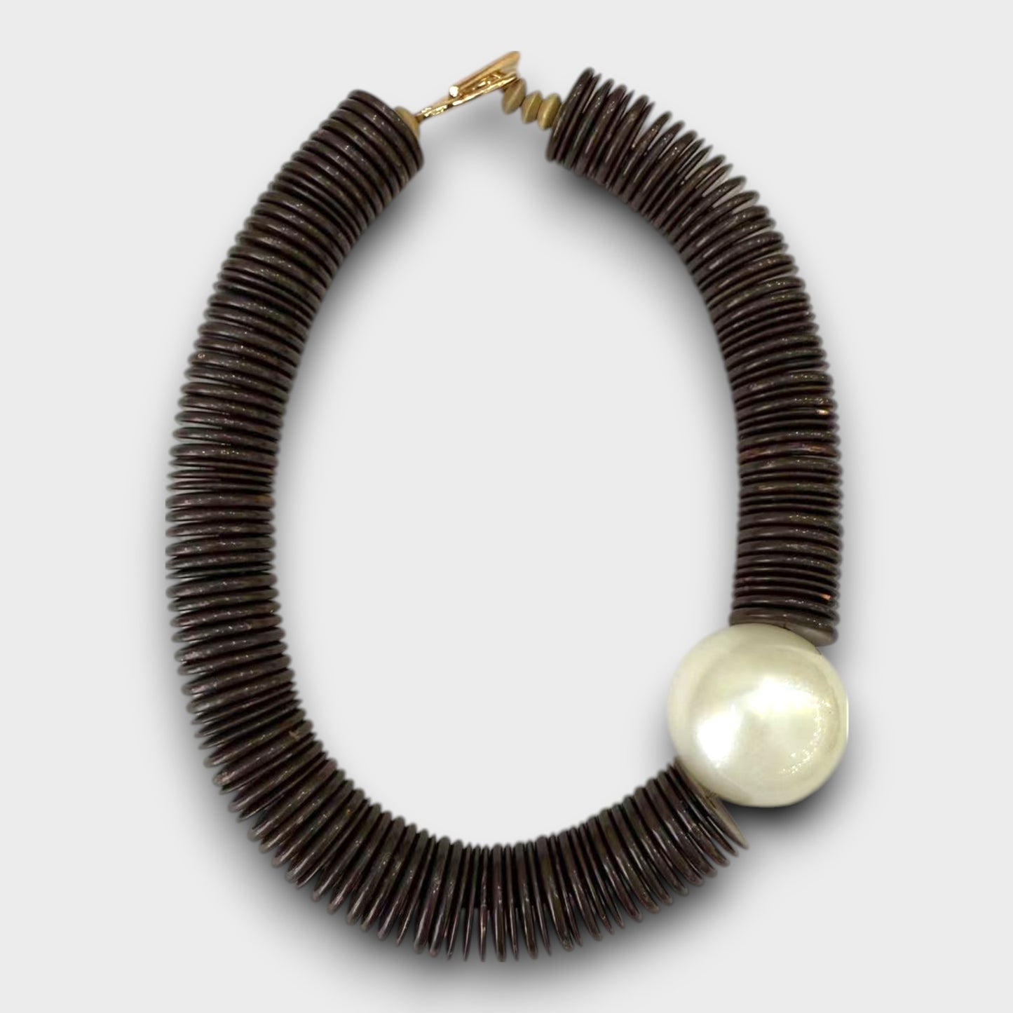 Collana Bold con Maxi Perla – Design Essenziale in Beige o Marrone