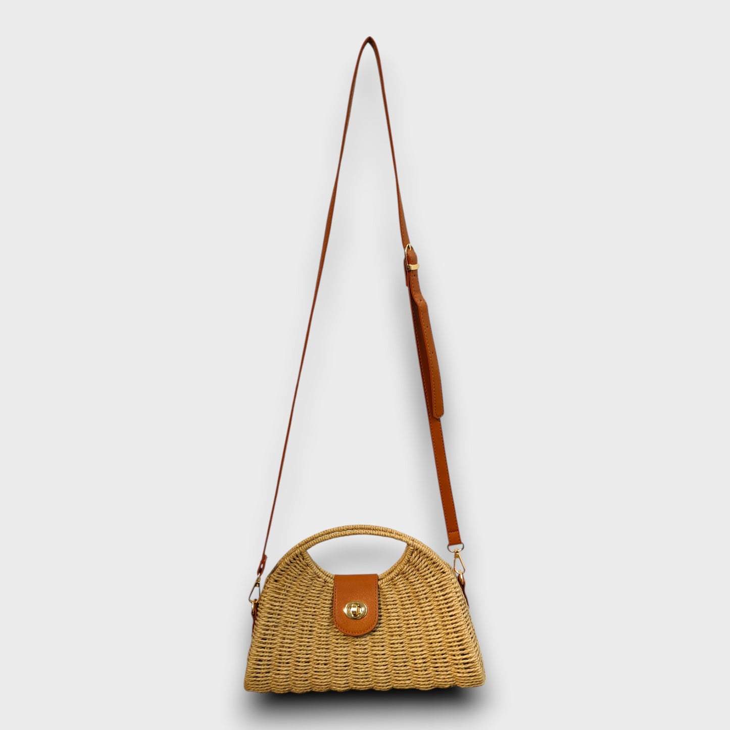 Borsa Trapezio Intrecciata – Stile Vintage con Tracolla Regolabile
