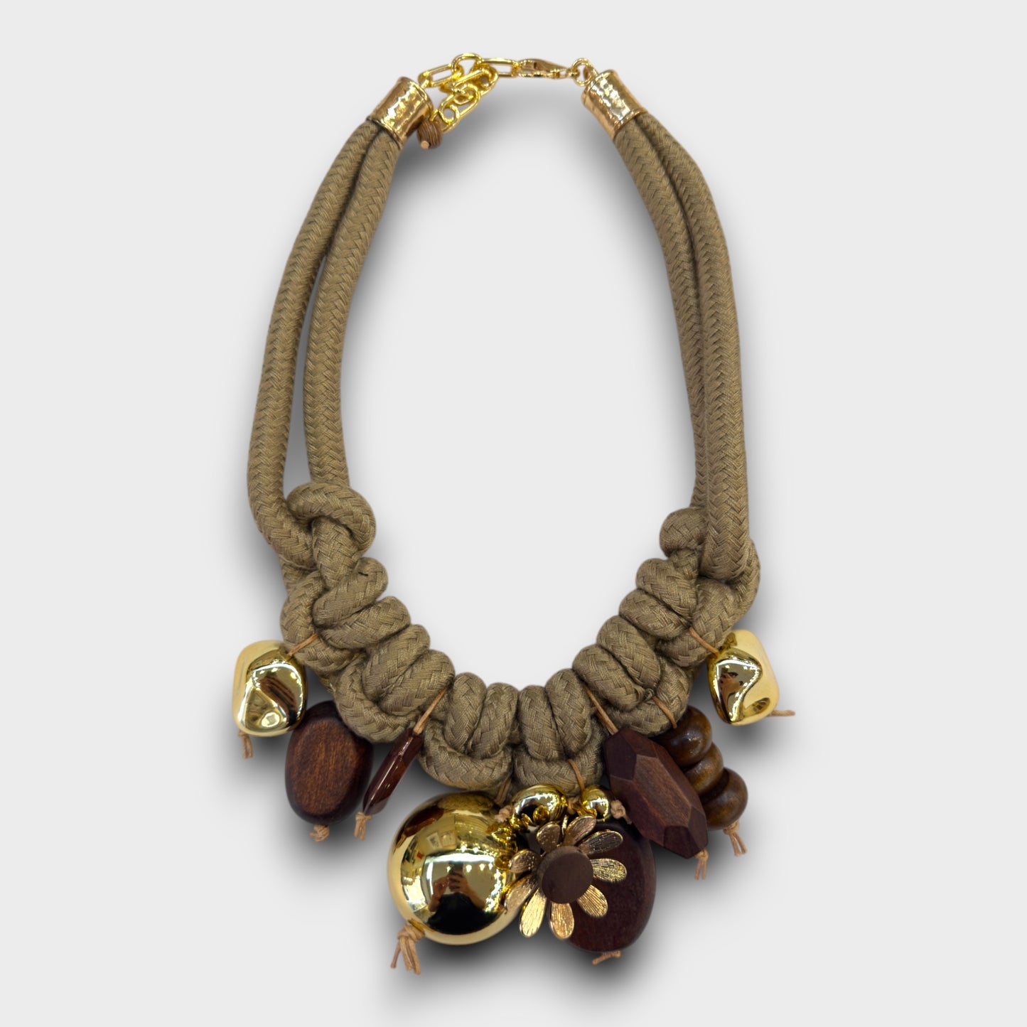 Collana Nodo Chic con Perle Pendenti – Nero / Verde / Cammello