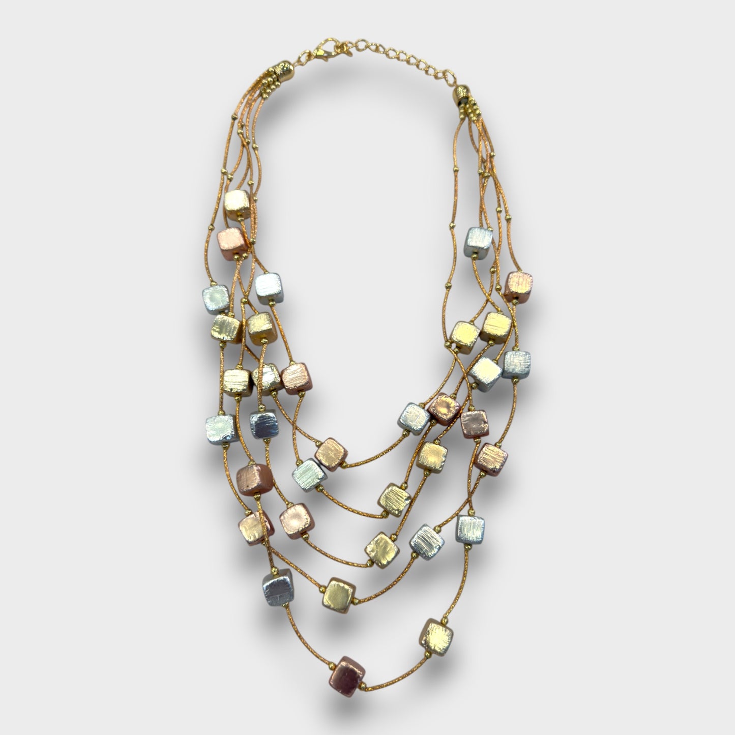 Collana Multistrato con Perle Quadrate – Oro, Argento o Multicolore