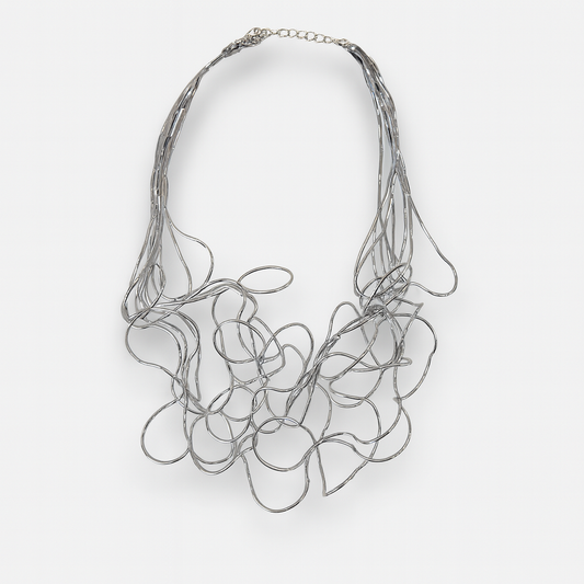 Collana Scultura Metallica – Disponibile in Oro, Argento e Tricolore