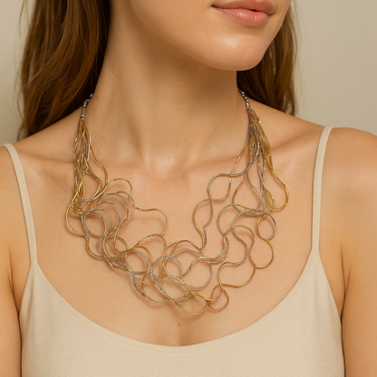 Collana Scultura Metallica – Disponibile in Oro, Argento e Tricolore