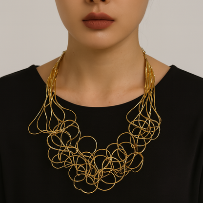 Collana Scultura Metallica – Disponibile in Oro, Argento e Tricolore