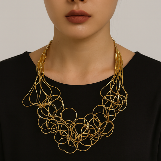 Collana Scultura Metallica – Disponibile in Oro, Argento e Tricolore