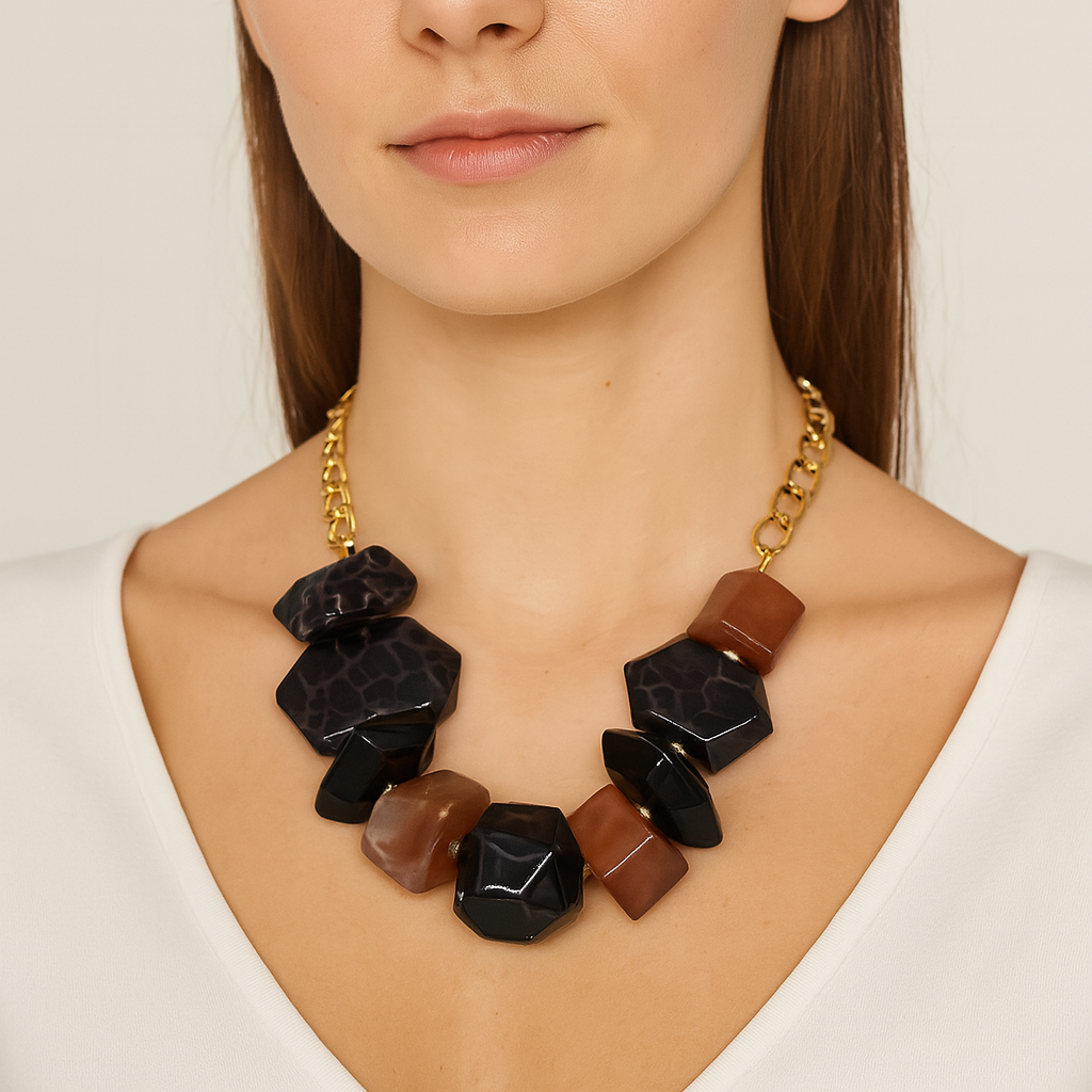 Collana Chunky Leopardata – Perle Geometriche e Catena Dorata