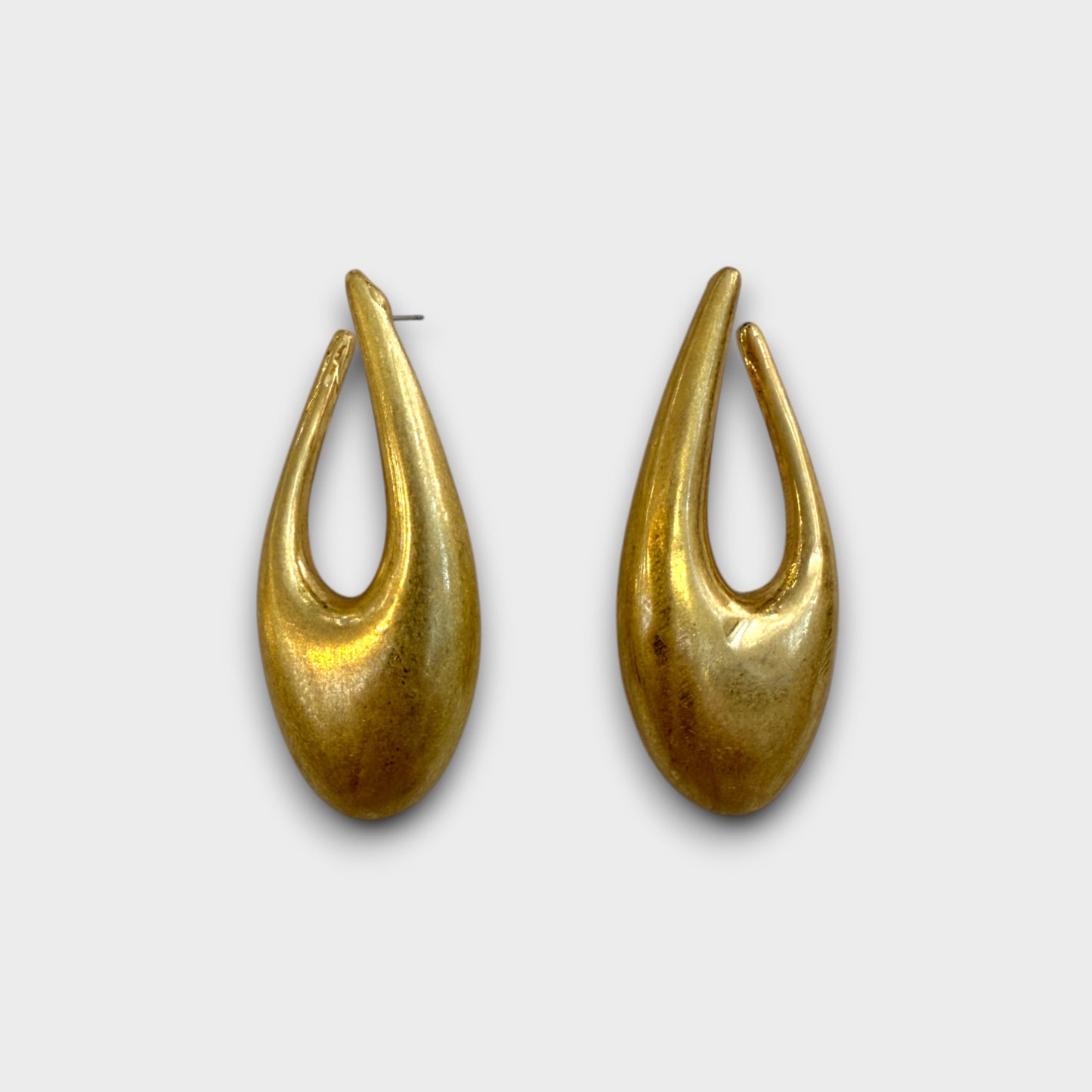 Orecchini Goccia Scultorea – Design Organico in Oro o Argento