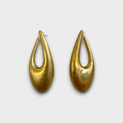 Orecchini Goccia Scultorea – Design Organico in Oro o Argento