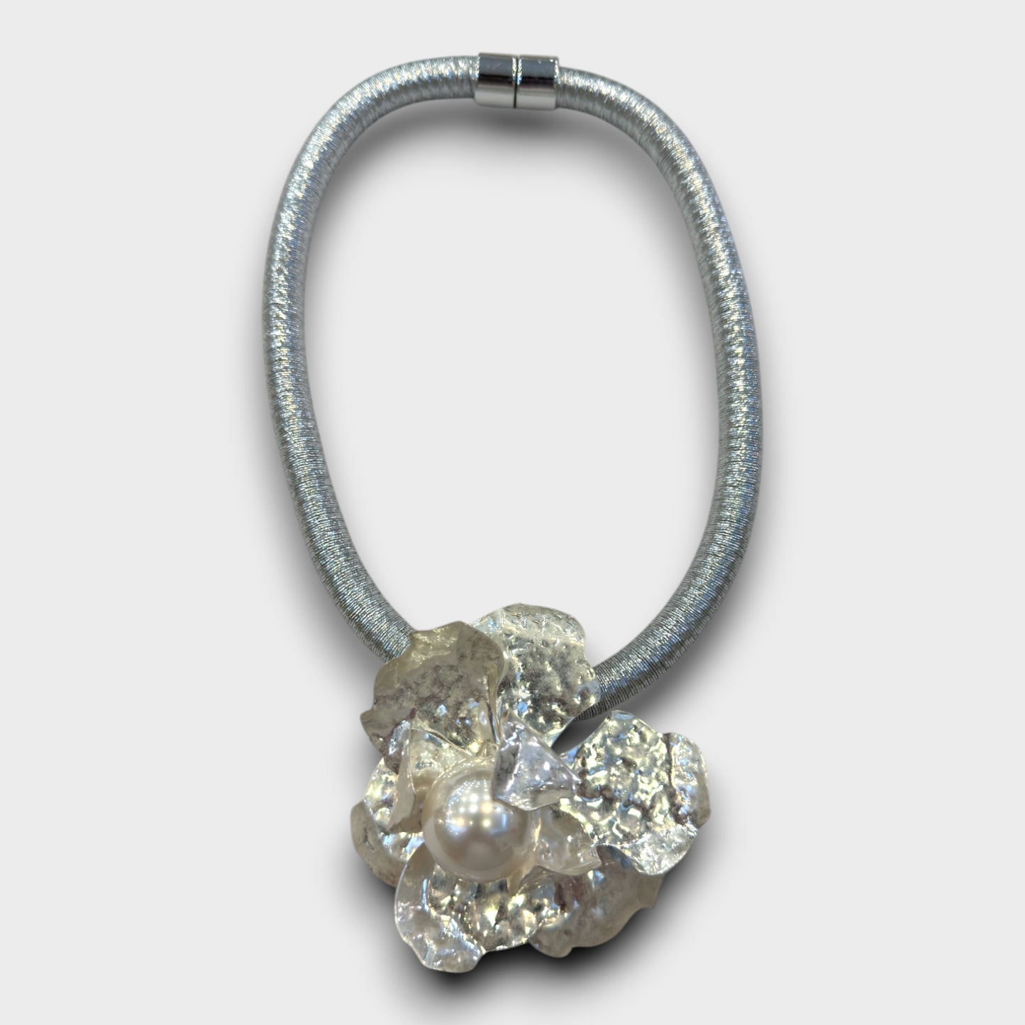 Collana Scultura Fiore con Perla – Oro / Argento