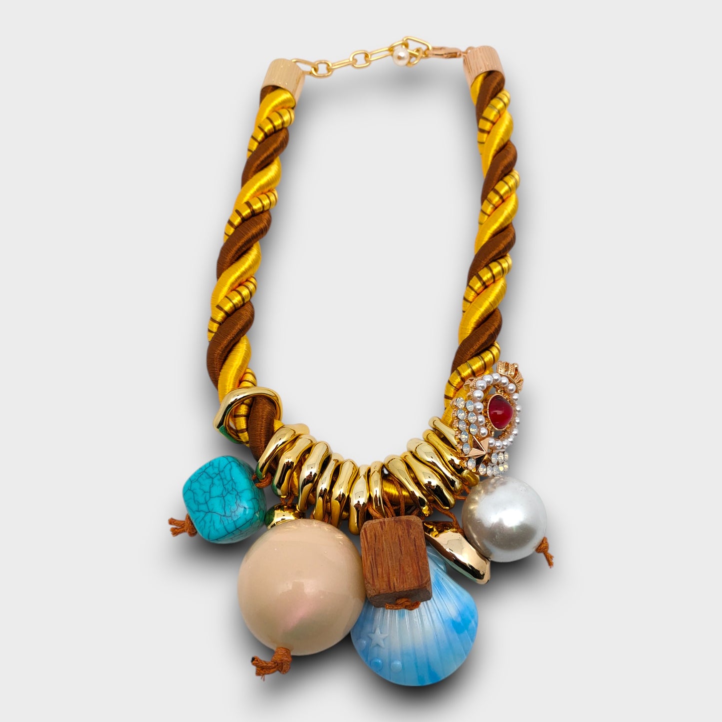 Collana "Occhio del Tropico" – design eclettico con pendenti marini