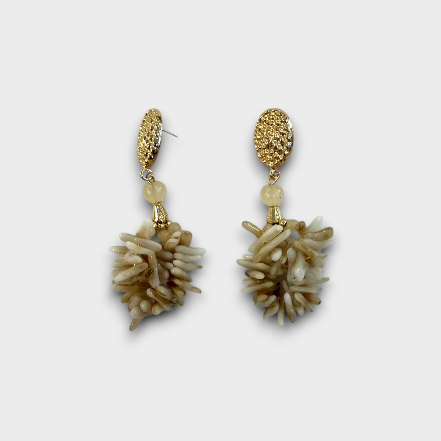 Orecchini Pendenti con Corallo Scultoreo