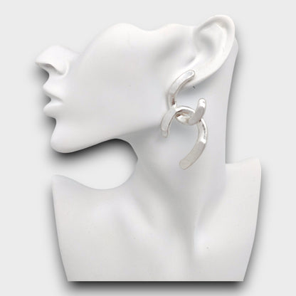 Orecchini Doppio Gancio – Eleganza Astratta