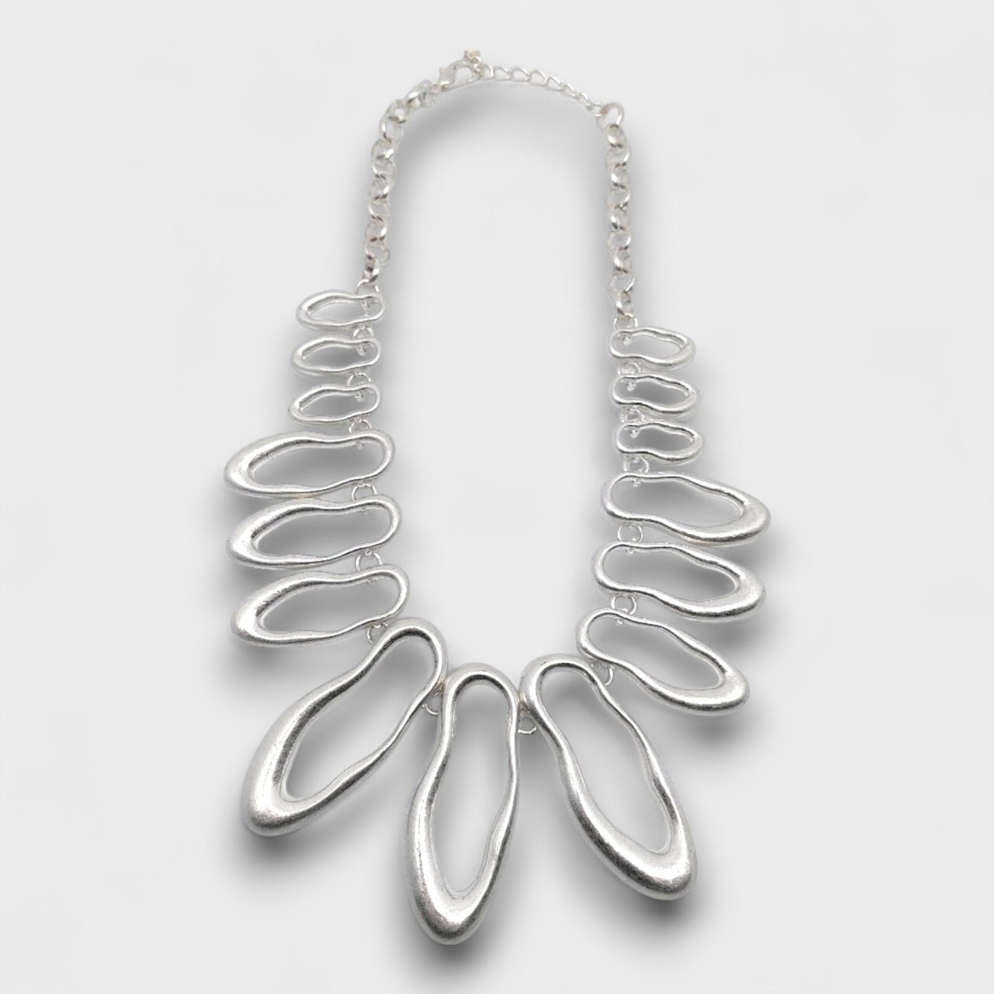 Collana “Onda Moderna” – Catena Scultorea con Maglie Organiche
