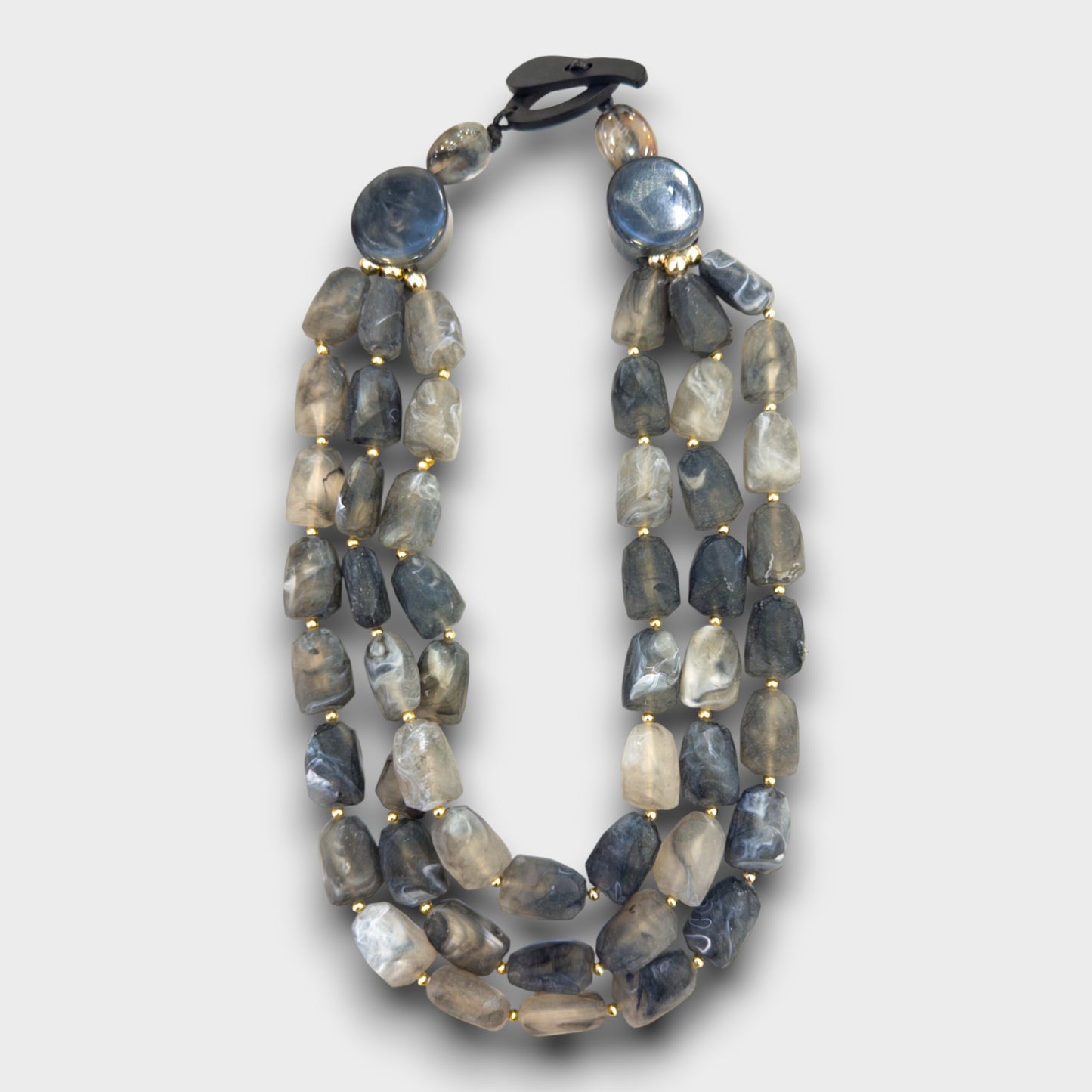 Collana Multistrato in Resina – Tono Nero e Grigio Fumo