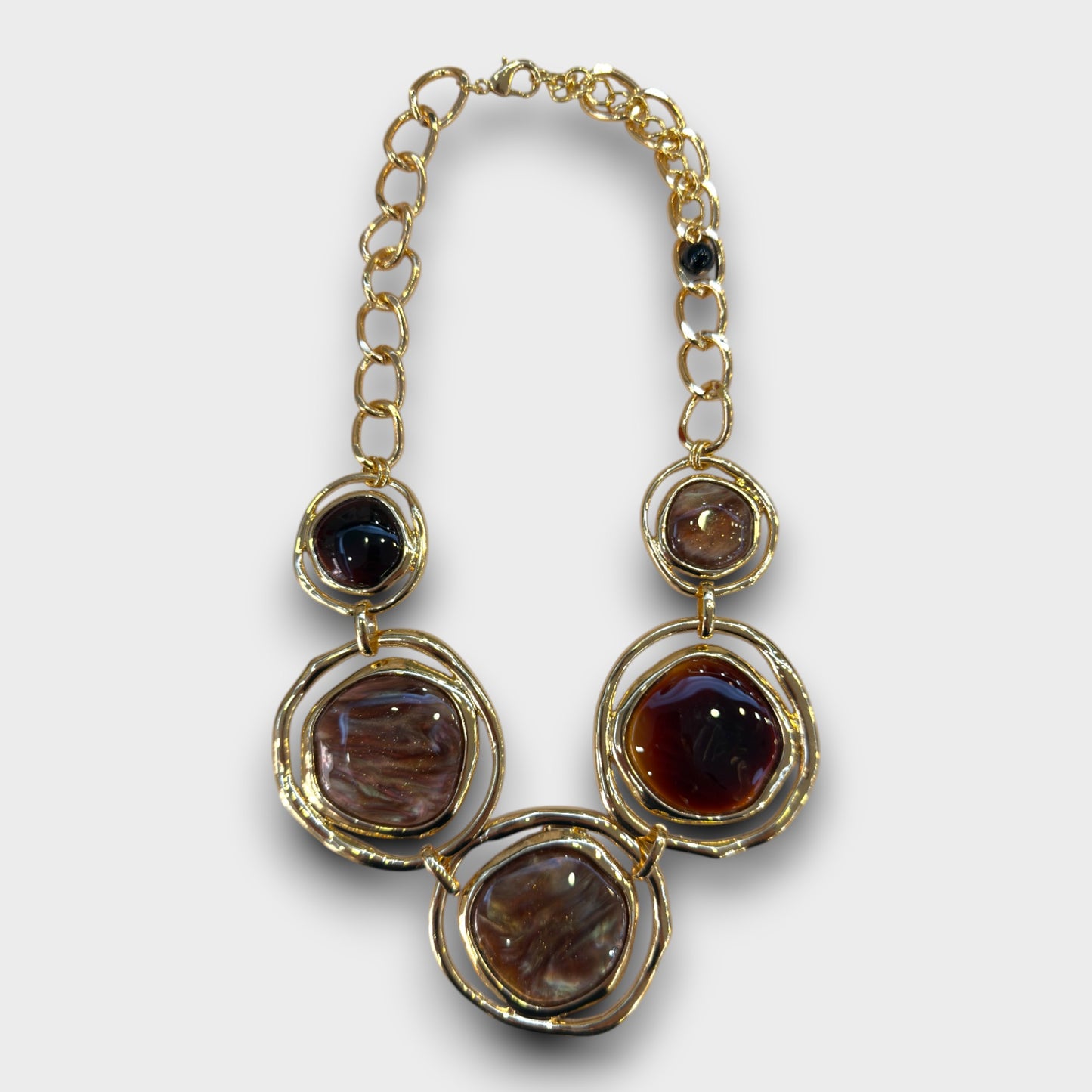 Collana Cerchio Astratto con Pietre Colorate – 4 Varianti